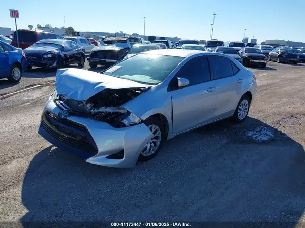 5YFBURHE5JP774317 2018 TOYOTA COROLLA - Image 2