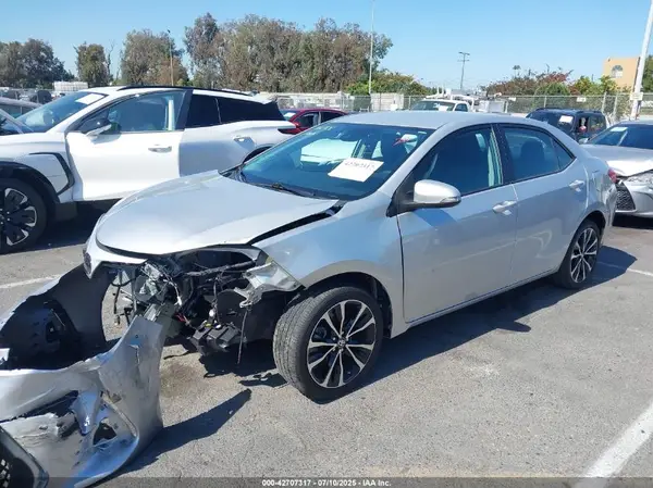 5YFBURHE5JP775340 2018 TOYOTA COROLLA - Image 2