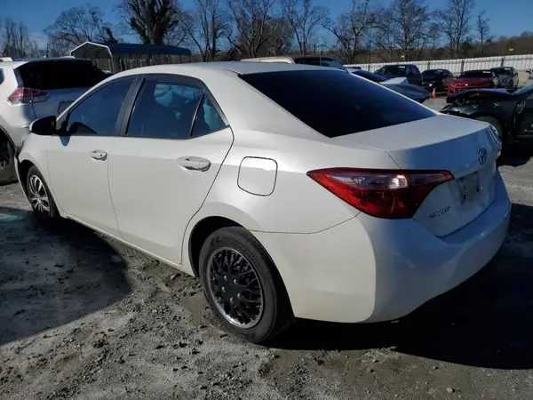 5YFBURHE5JP775385 2018 TOYOTA COROLLA - Image 2