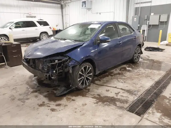 5YFBURHE5JP775807 2018 TOYOTA COROLLA - Image 2
