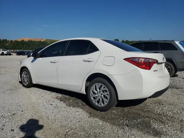 5YFBURHE5JP776908 2018 TOYOTA COROLLA - Image 2