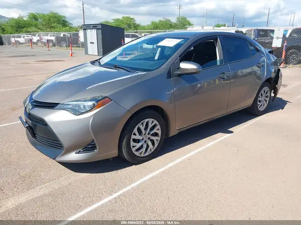 5YFBURHE5JP776939 2018 TOYOTA COROLLA - Image 2