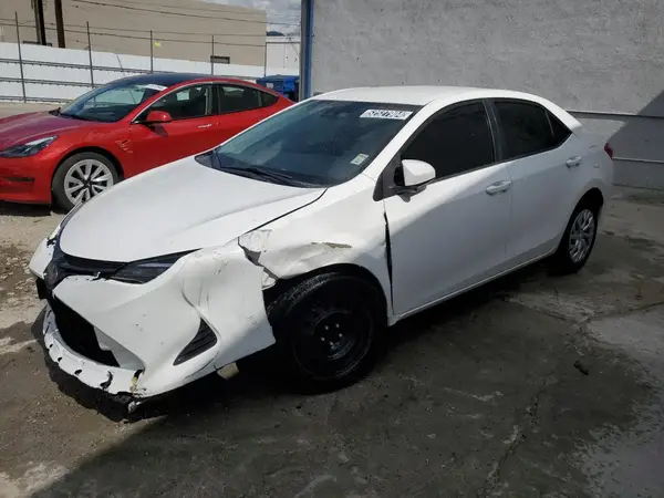 5YFBURHE5JP777640 2018 TOYOTA COROLLA - Image 1