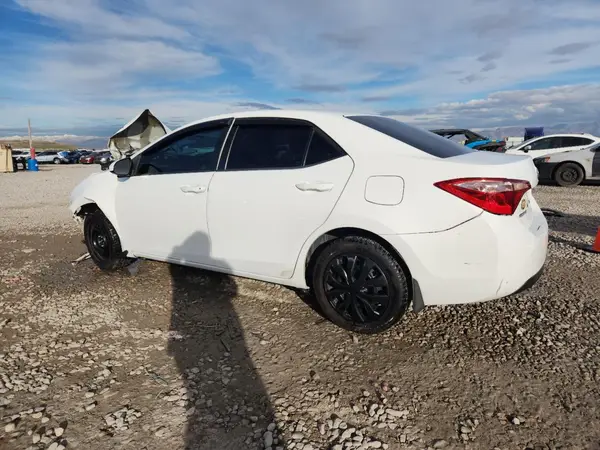 5YFBURHE5JP777783 2018 TOYOTA COROLLA - Image 2