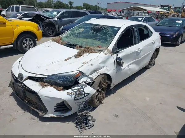 5YFBURHE5JP779016 2018 TOYOTA COROLLA - Image 2