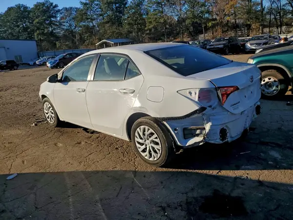5YFBURHE5JP779212 2018 TOYOTA COROLLA - Image 2