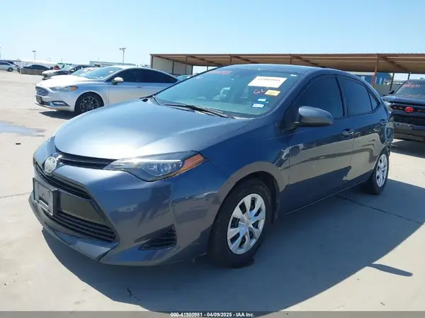 5YFBURHE5JP780599 2018 TOYOTA COROLLA - Image 2