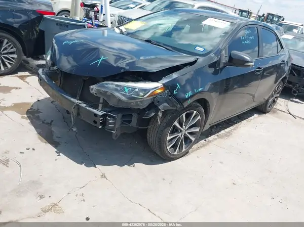 5YFBURHE5JP780716 2018 TOYOTA COROLLA - Image 2