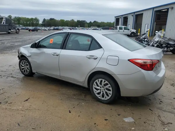 5YFBURHE5JP781168 2018 TOYOTA COROLLA - Image 2