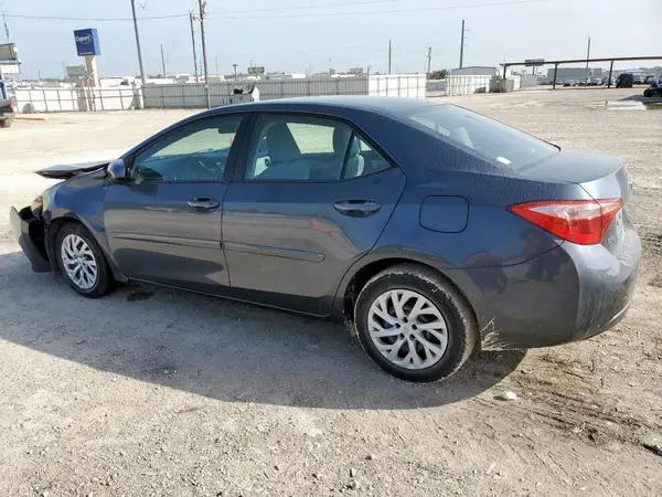 5YFBURHE5JP781753 2018 TOYOTA COROLLA - Image 2