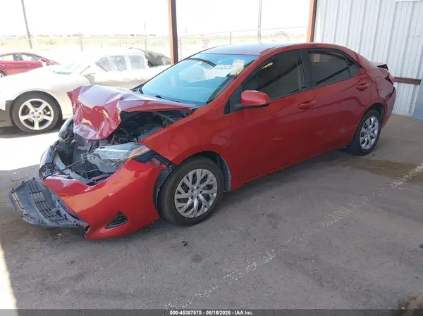5YFBURHE5JP782367 2018 TOYOTA COROLLA - Image 2