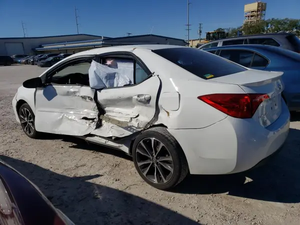 5YFBURHE5JP782613 2018 TOYOTA COROLLA - Image 2