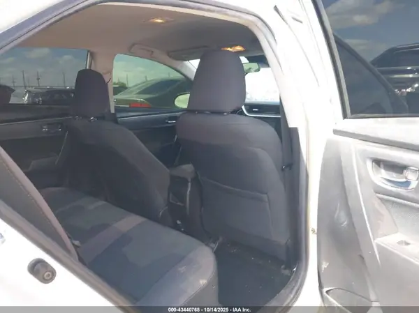 5YFBURHE5JP782658 2018 TOYOTA COROLLA - Image 8