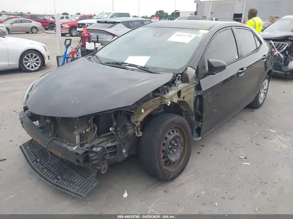 5YFBURHE5JP782837 2018 TOYOTA COROLLA - Image 2
