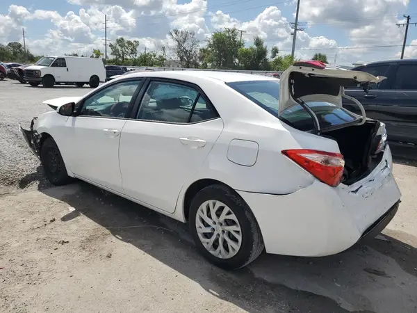 5YFBURHE5JP784314 2018 TOYOTA COROLLA - Image 2