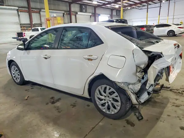5YFBURHE5JP784331 2018 TOYOTA COROLLA - Image 2