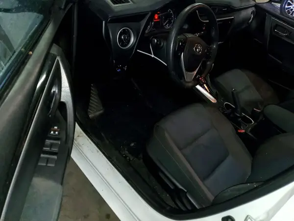 5YFBURHE5JP784331 2018 TOYOTA COROLLA - Image 8