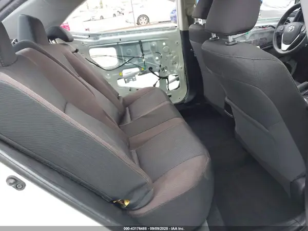 5YFBURHE5JP784605 2018 TOYOTA COROLLA - Image 8