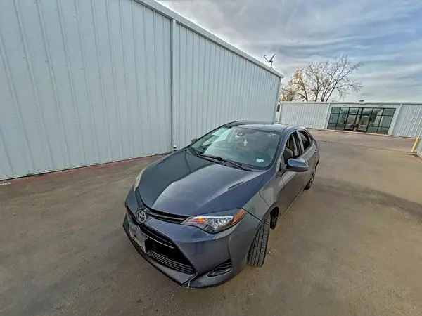 5YFBURHE5JP784698 2018 TOYOTA COROLLA - Image 2