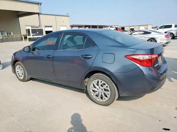 5YFBURHE5JP785611 2018 TOYOTA COROLLA - Image 2
