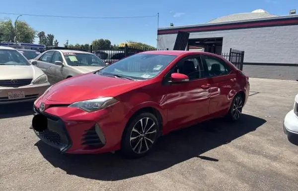 5YFBURHE5JP786127 2018 TOYOTA COROLLA - Image 2