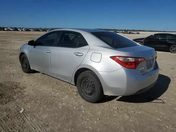 5YFBURHE5JP786256 2018 TOYOTA COROLLA - Image 2