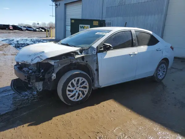 5YFBURHE5JP787813 2018 TOYOTA COROLLA - Image 1