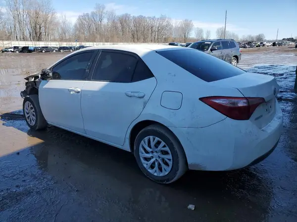 5YFBURHE5JP787813 2018 TOYOTA COROLLA - Image 2