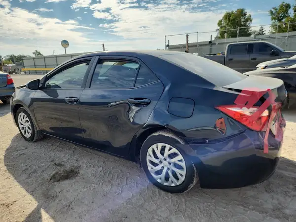 5YFBURHE5JP789464 2018 TOYOTA COROLLA - Image 2