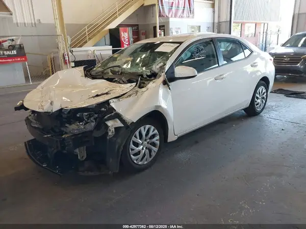 5YFBURHE5JP790226 2018 TOYOTA COROLLA - Image 2