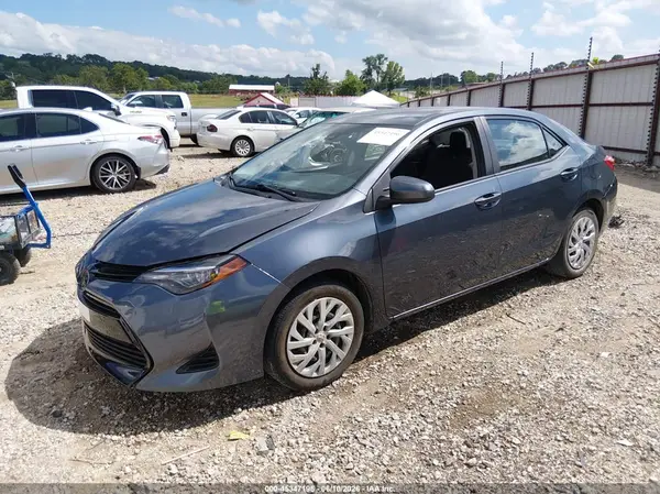 5YFBURHE5JP790338 2018 TOYOTA COROLLA - Image 2