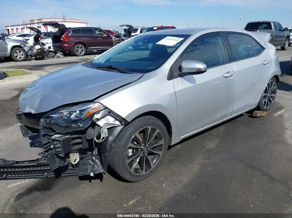 5YFBURHE5JP790727 2018 TOYOTA COROLLA - Image 2