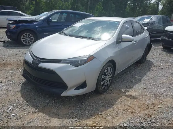 5YFBURHE5JP791053 2018 TOYOTA COROLLA - Image 2