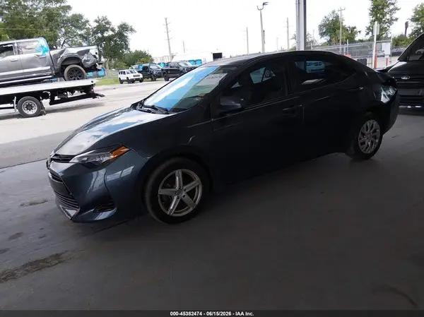 5YFBURHE5JP792252 2018 TOYOTA COROLLA - Image 2