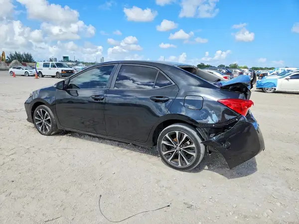 5YFBURHE5JP792445 2018 TOYOTA COROLLA - Image 2