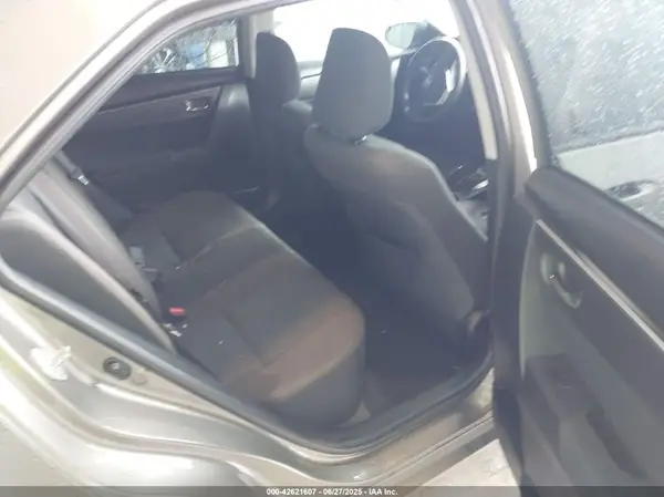 5YFBURHE5JP794261 2018 TOYOTA COROLLA - Image 8
