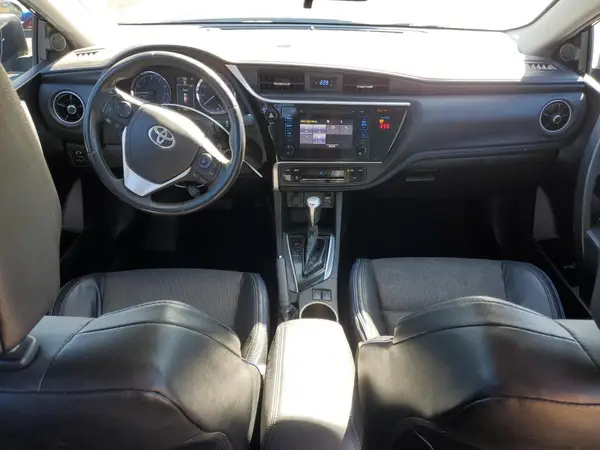 5YFBURHE5JP797645 2018 TOYOTA COROLLA - Image 8
