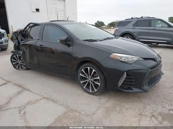 5YFBURHE5JP797760 2018 TOYOTA COROLLA - Image 1