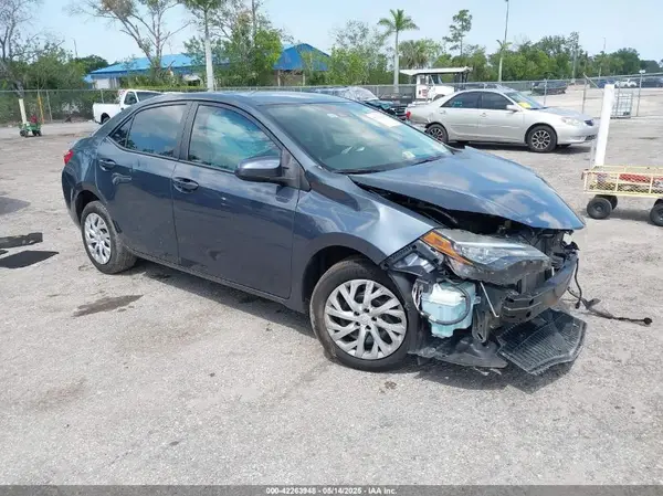 5YFBURHE5JP798469 2018 TOYOTA COROLLA - Image 1