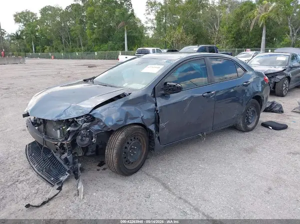 5YFBURHE5JP798469 2018 TOYOTA COROLLA - Image 2