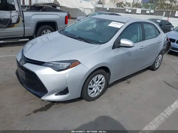 5YFBURHE5JP799170 2018 TOYOTA COROLLA - Image 2