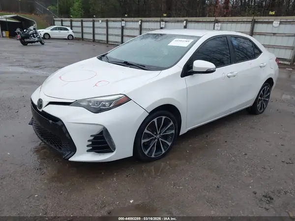 5YFBURHE5JP799797 2018 TOYOTA COROLLA - Image 2