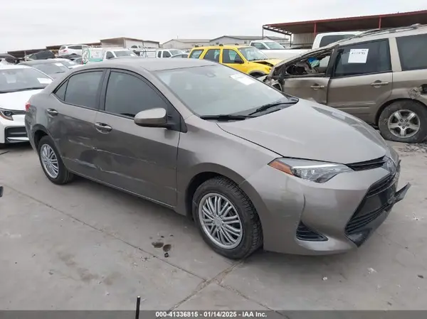 5YFBURHE5JP802844 2018 TOYOTA COROLLA - Image 1