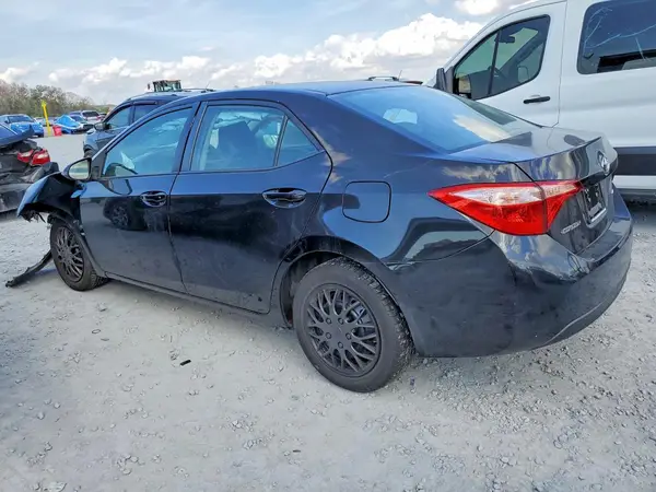 5YFBURHE5JP803184 2018 TOYOTA COROLLA - Image 2