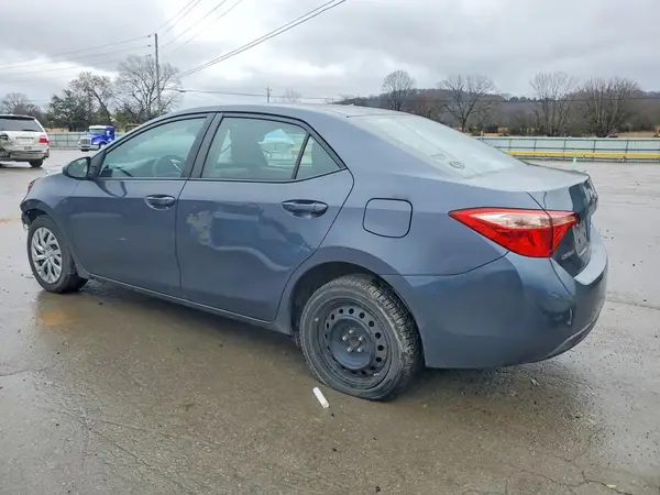 5YFBURHE5JP805064 2018 TOYOTA COROLLA - Image 2