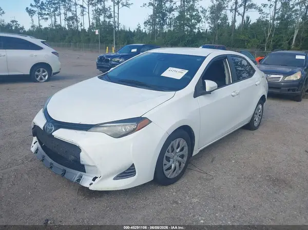 5YFBURHE5JP805081 2018 TOYOTA COROLLA - Image 2
