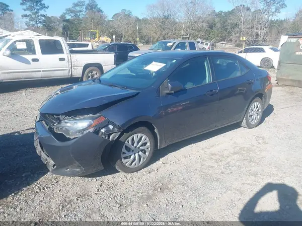 5YFBURHE5JP805467 2018 TOYOTA COROLLA - Image 2
