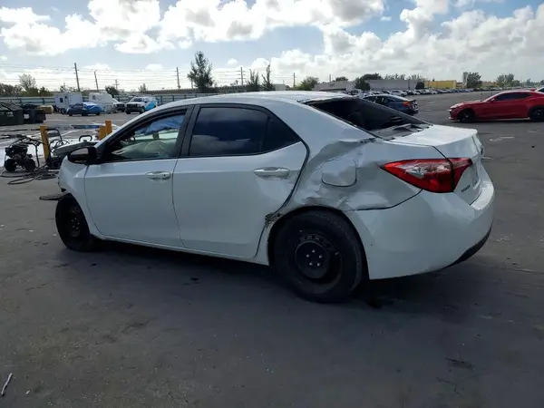 5YFBURHE5JP805680 2018 TOYOTA COROLLA - Image 2