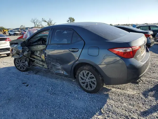 5YFBURHE5JP805968 2018 TOYOTA COROLLA - Image 2