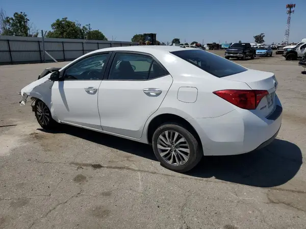 5YFBURHE5JP806263 2018 TOYOTA COROLLA - Image 2